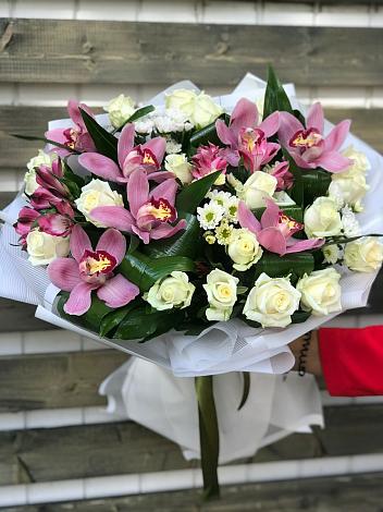 Букет цветов из: Розы и Хризантемы в Плеханово