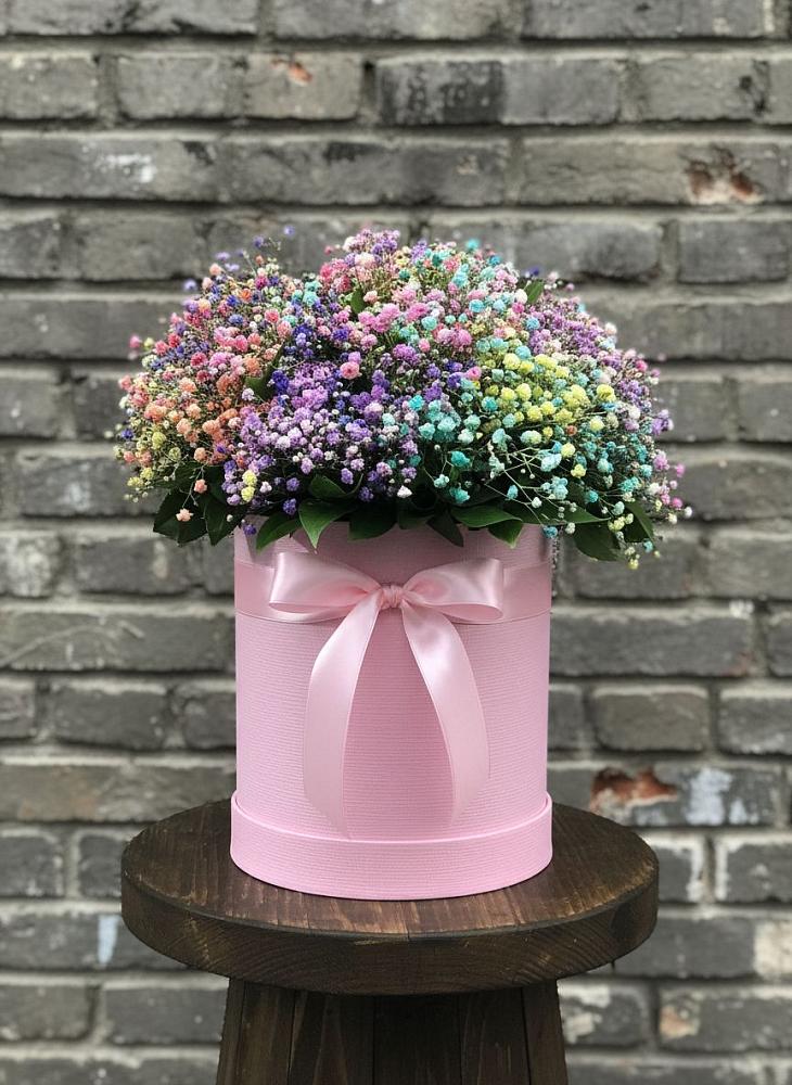 Цветочная композиция из Гипсофила и Розы в шляпной коробке в Плеханово