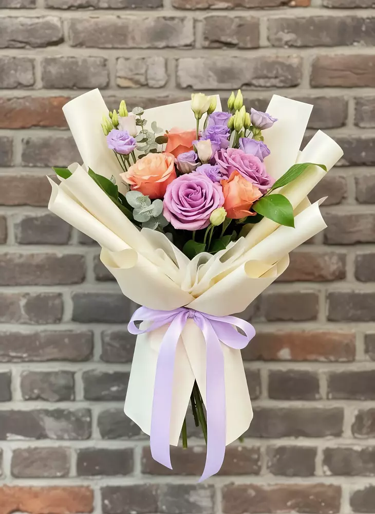 Букет цветов из: Лизиантусы и Розы в Плеханово