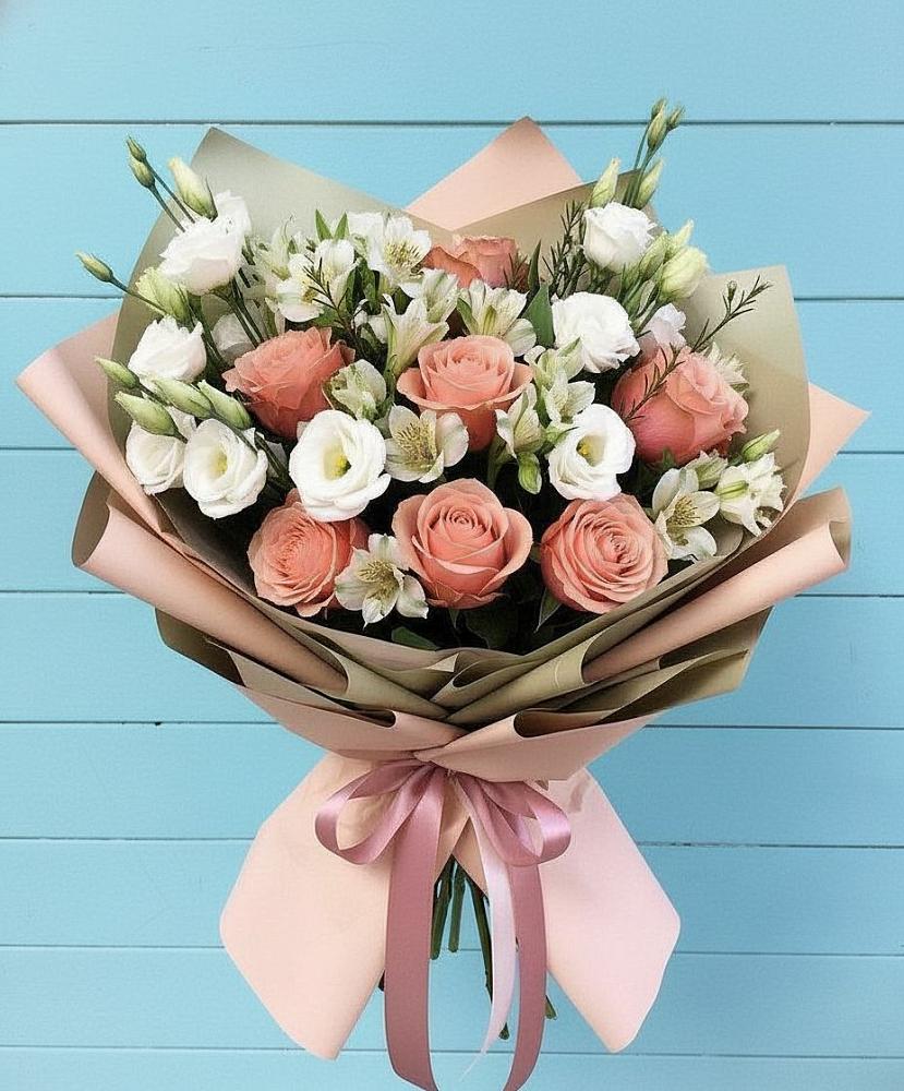 Букет цветов из: Розы, Альстромерии и Лизиантусы в Плеханово