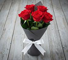 Букет 5 Красных роз Эдлесс Лав в Плеханово