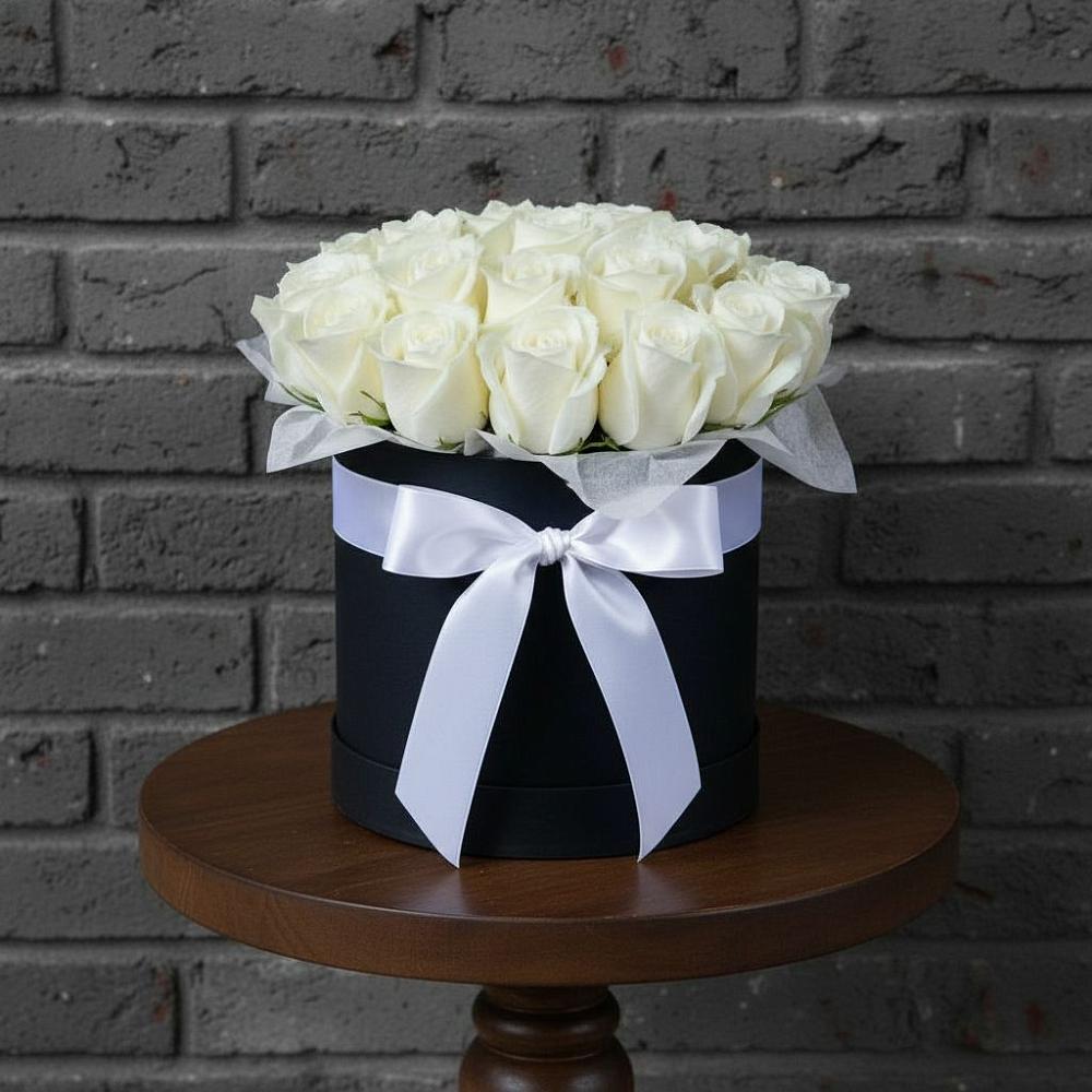 Цветочная композиция из Розы в шляпной коробке в Плеханово