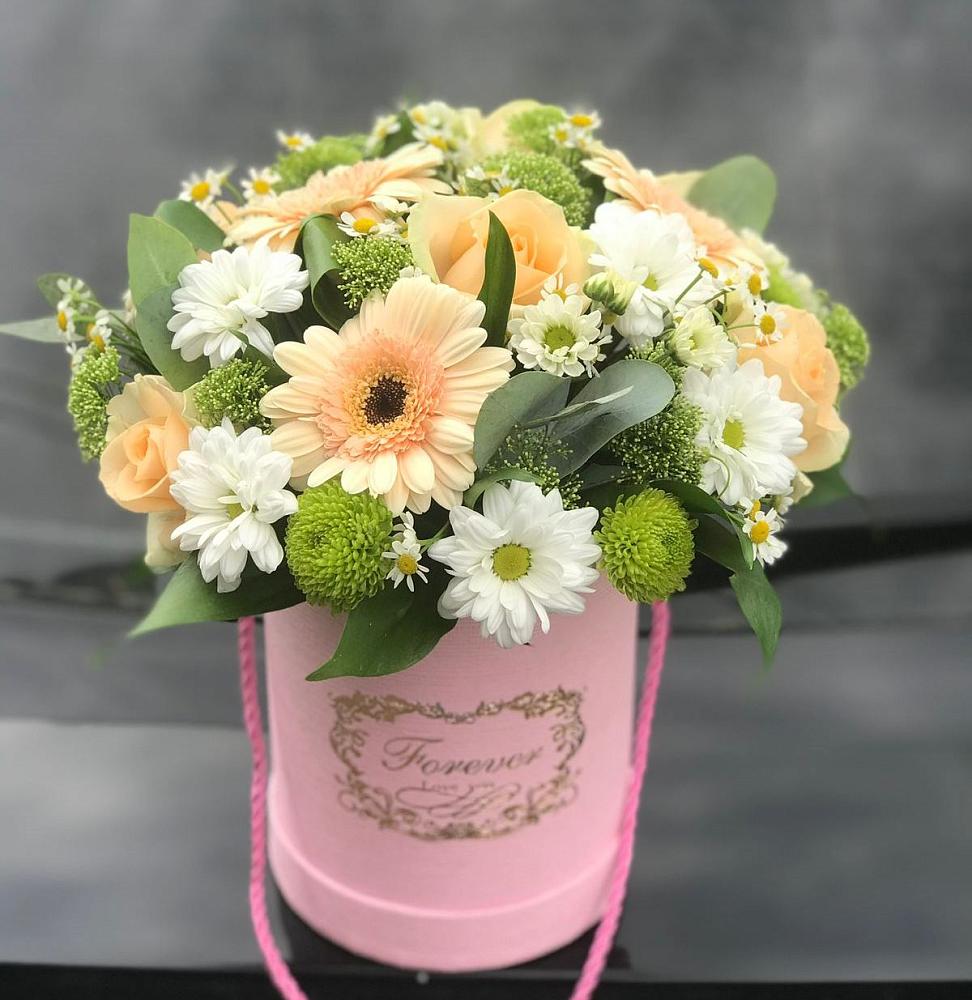 Цветочная композиция из Розы, Герберы и Хризантемы в шляпной коробке в Плеханово